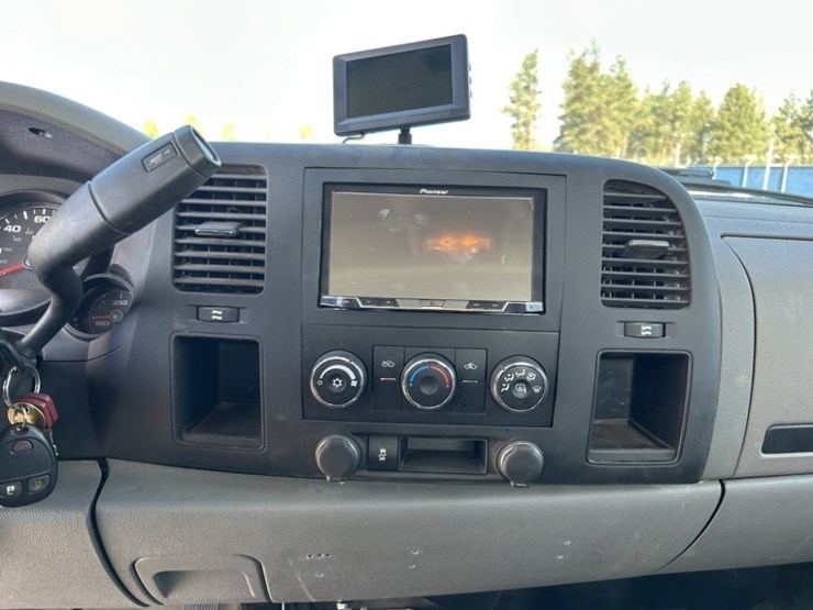 2013-chevrolet-silverado-1500-image-18