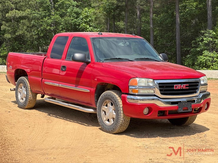 2004-gmc-sierra-1500-image-1