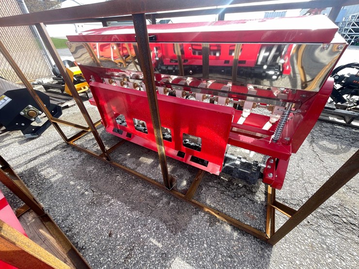#9027-•-unused-agt-70-skid-steer-universal-mount-(o12)-image-5