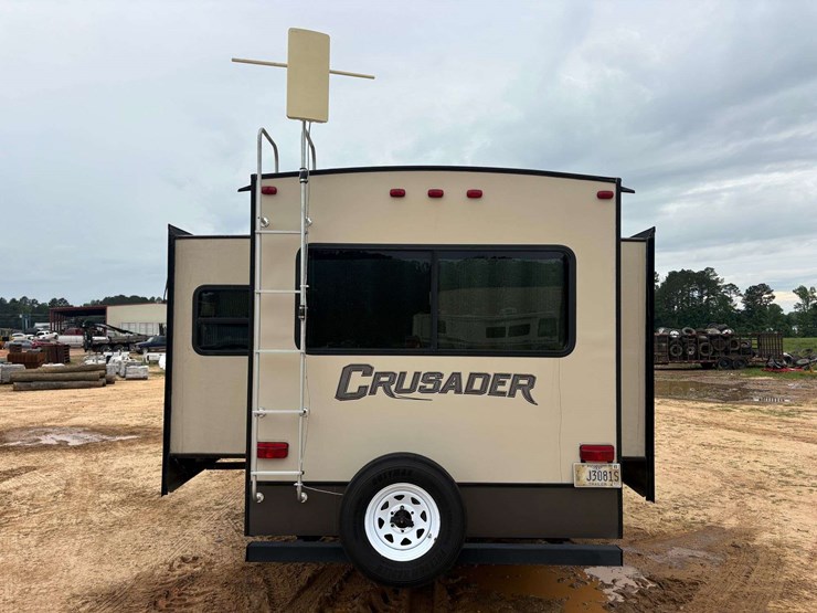 2015-forrest-river-crusader-5th-wheel-travel-trailer-image-6
