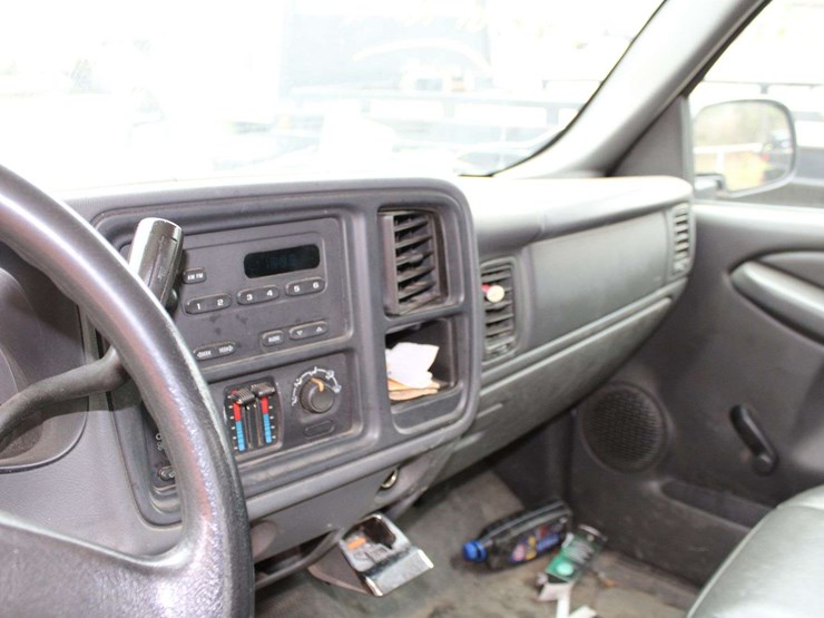 2005-gmc-sierra-1gtec14xx5z319693-mileage:-unknown-image-11