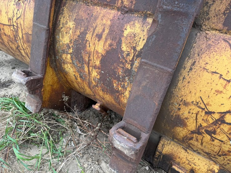 #3958-•-approx-10'-loader-bucket-image-12