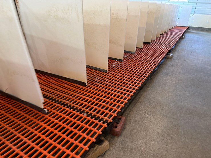 10-sections-of-orange-metal-floor-grate-image-12