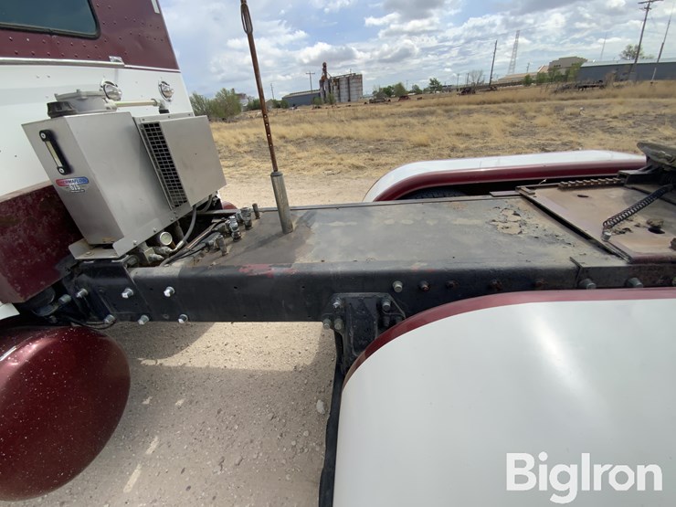 2003-peterbilt-379-image-12