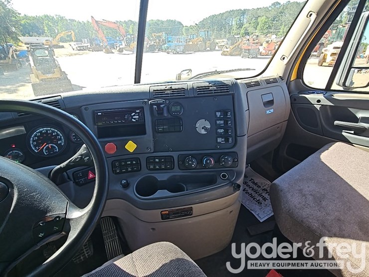 2019-freightliner-cascadia-image-25