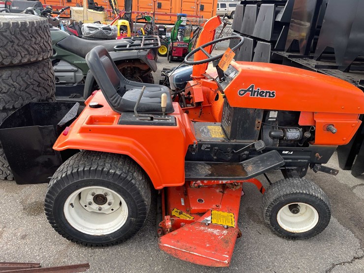 #9073-•-ariens-gt-lawn-mower-(o3)-image-1