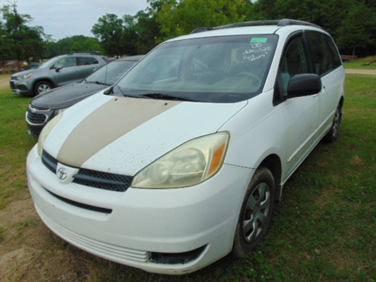 2005-toyota-sienna-image-1