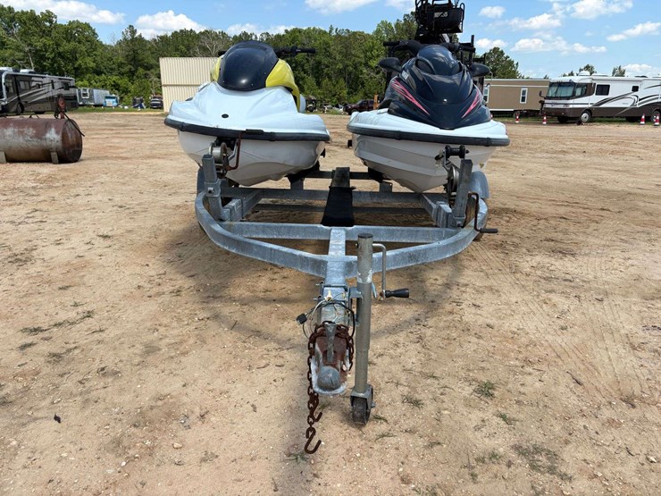 (2)-yamaha-jet-skis-&-trailer-image-13