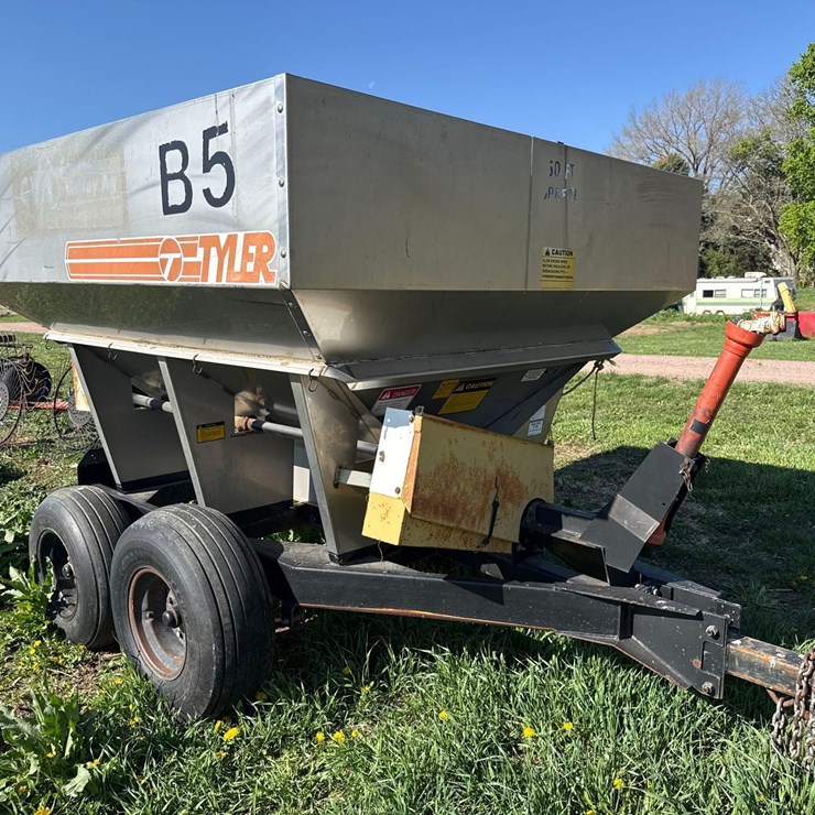 Tyler 10 ton fertilizer spreader