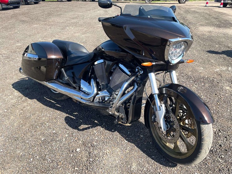 2014-polaris-victory-cross-country-motorcycle-(28,970-miles)-image-4