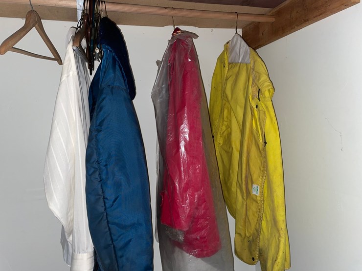 #7051-•-contents-of-clothing-rack-image-2