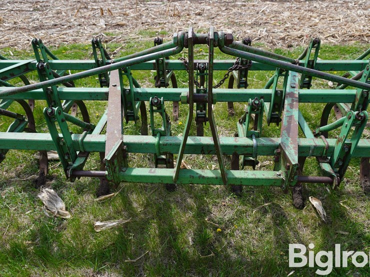 john-deere-12-image-9