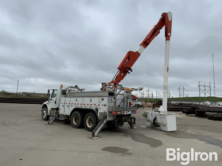 2016-freightliner-m2-106-image-15