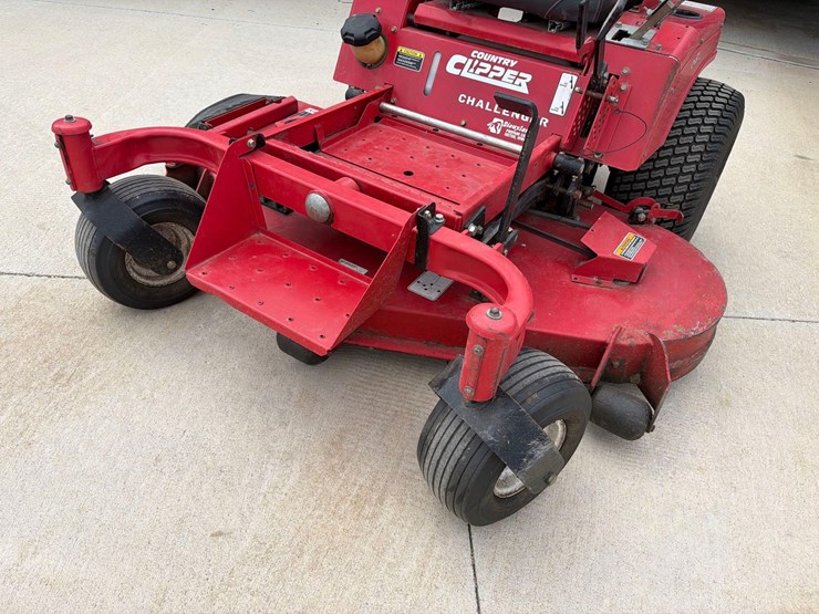 country-clipper-challenger-zero-turn-lawnmower-image-8