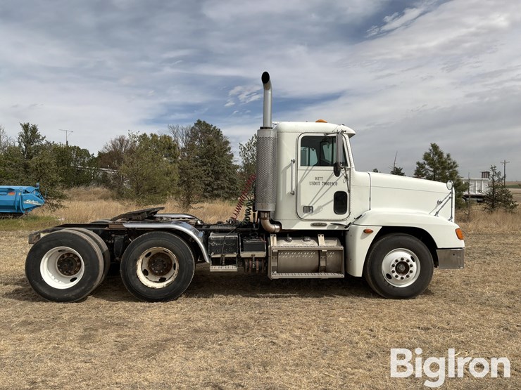 2000-freightliner-fld120-image-4