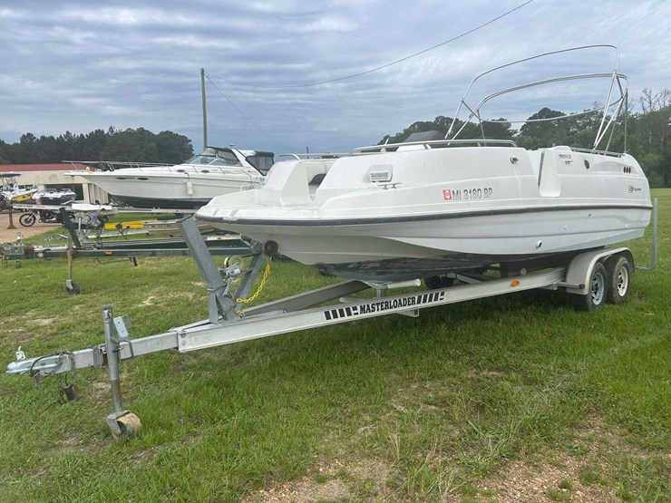1996-chaparral-sunesta-230-deck-boat-w/mercruiser-se116-inboard/outboard-&-trailer-(no-title~bos-onl-image-1