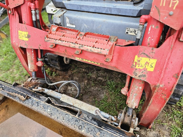 takeuchi-tl10v2-image-11