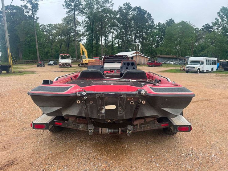skeeter-sf175df-bass-boat-(no-motor)-image-4