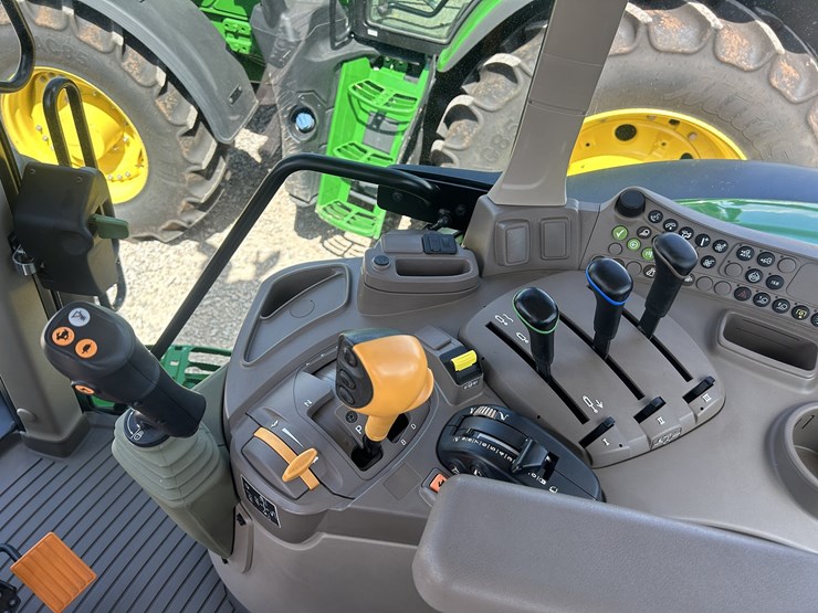 2024-john-deere-6155m-image-12