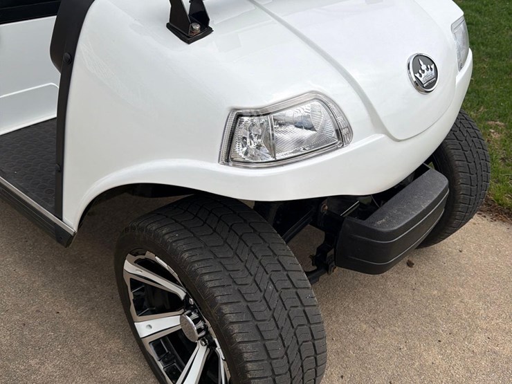 2023-evolution-electric-golf-cart-1-owner-image-12