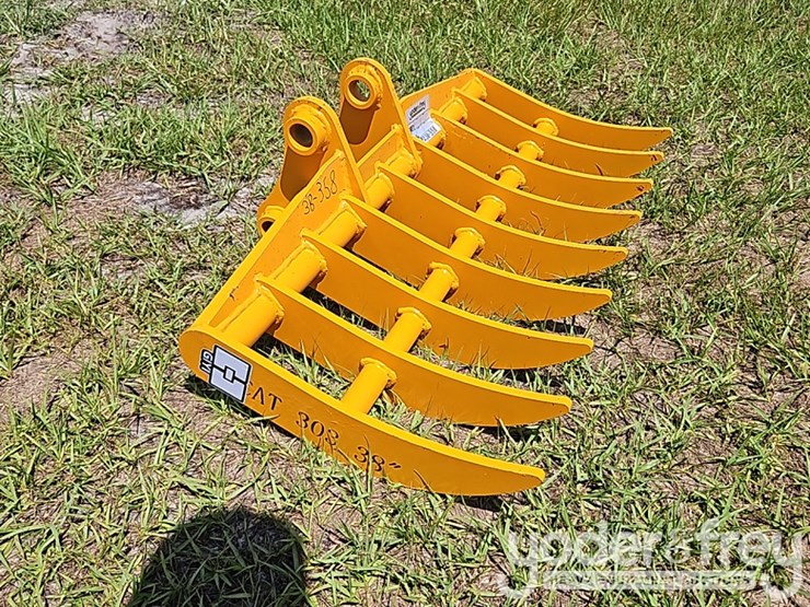 2026-caterpillar-303-image-1
