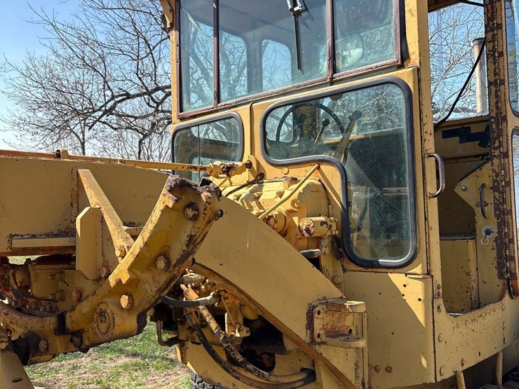caterpillar-12f-image-11