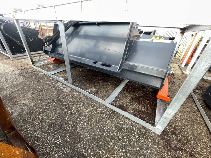 #9030-•-unused-wig-72"-bi-directional-skid-steer-rototiller-(o12)-image-5
