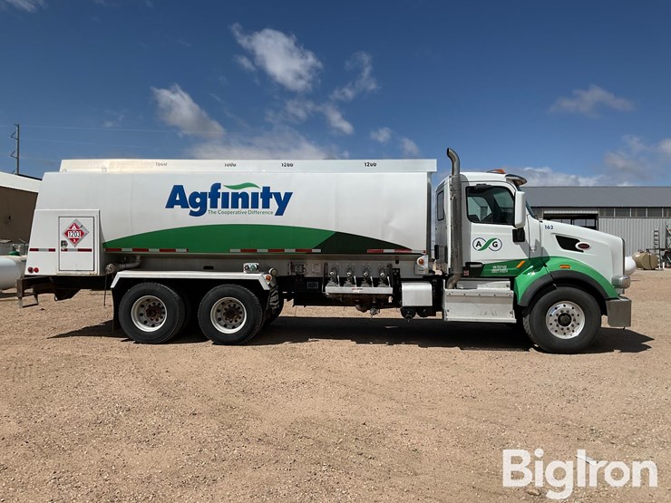2015-peterbilt-567-image-4