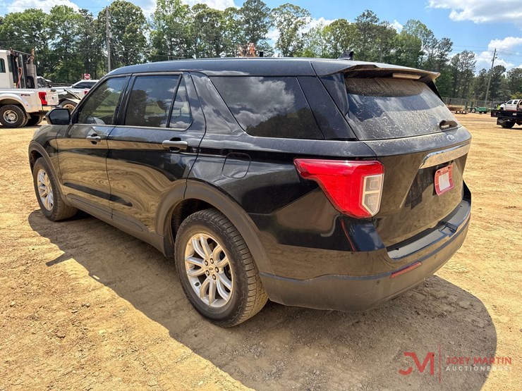 2020-ford-explorer-image-3