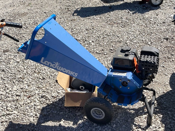#7399-•-land-works-wood-chipper-image-3