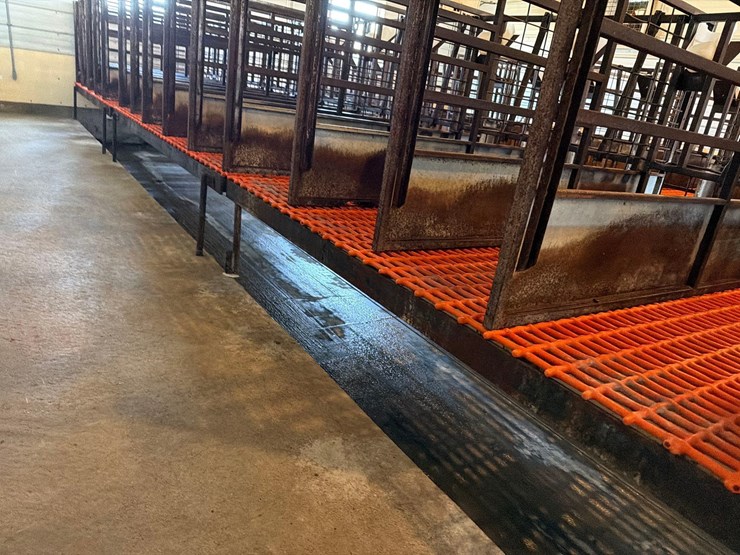 10-sections-of-orange-metal-floor-grates-image-5