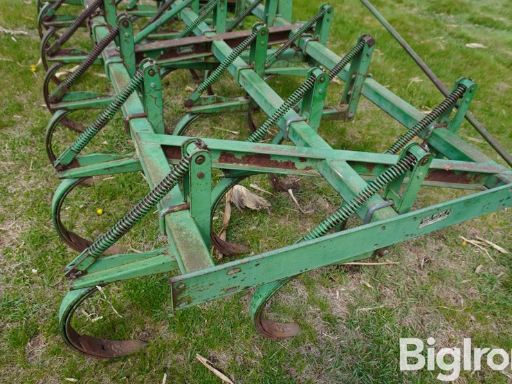 john-deere-12-image-18