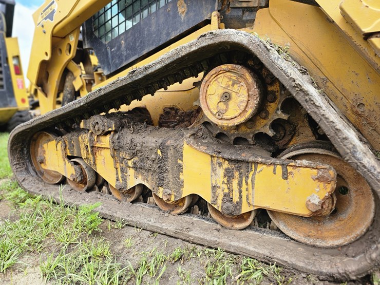 2023-caterpillar-259d3-image-5