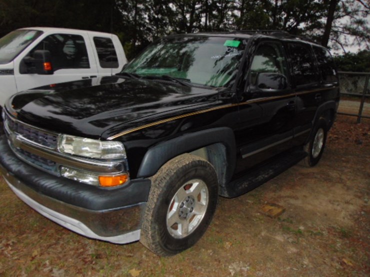 2004-chevrolet-tahoe-image-1