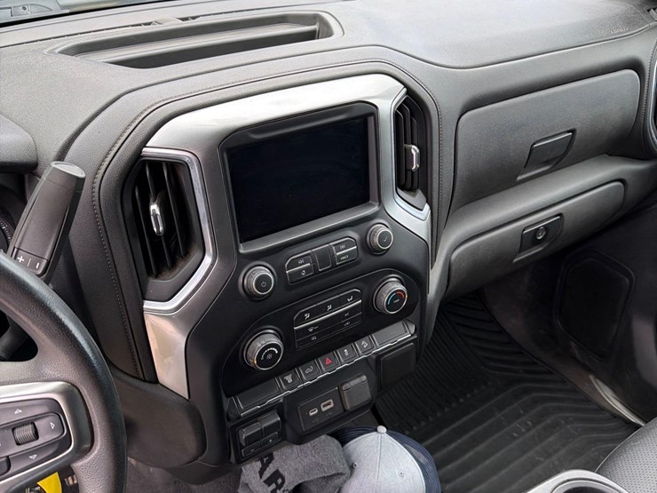 2021-chevrolet-2500hd-image-50