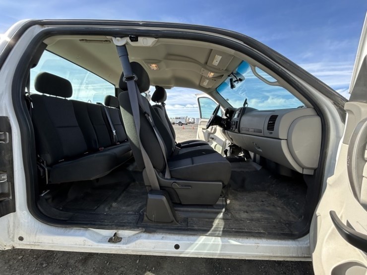 2013-chevrolet-silverado-1500-image-29