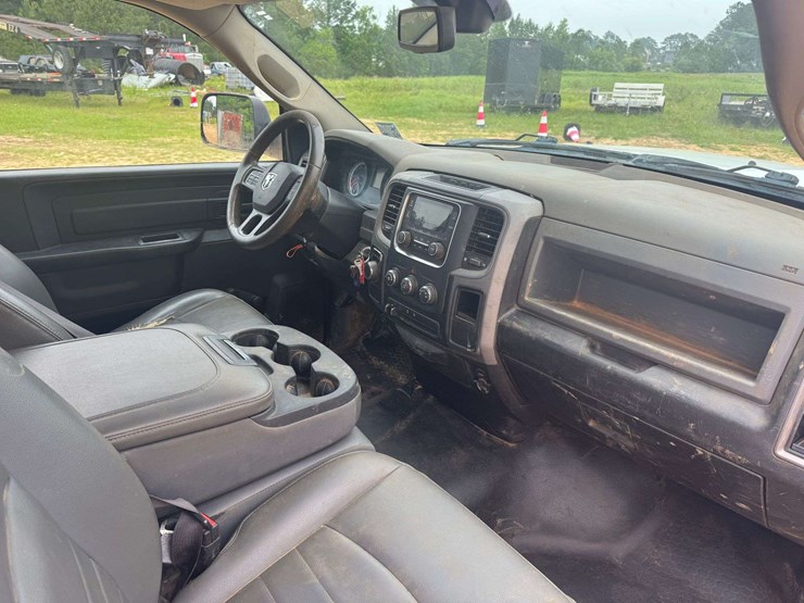 2019-ram-1500-classic-image-14