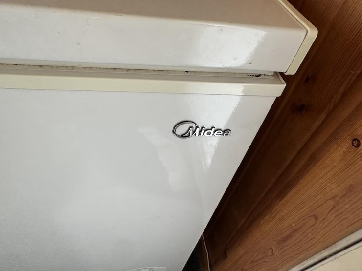 midea-chest-freezer-image-2