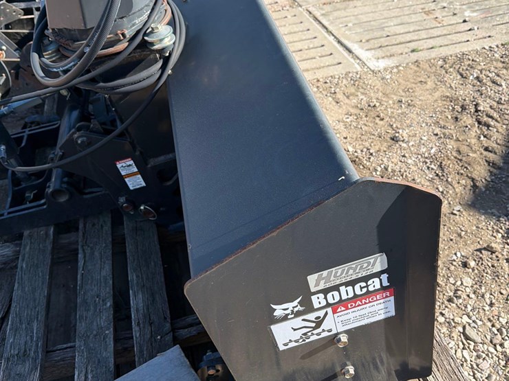 bobcat-72”-front-mount-snowblower-image-12