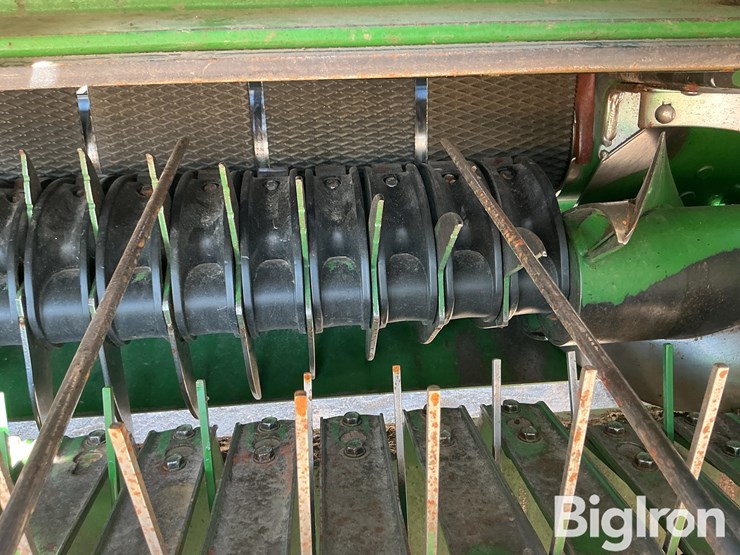 2021-john-deere-560r-image-19