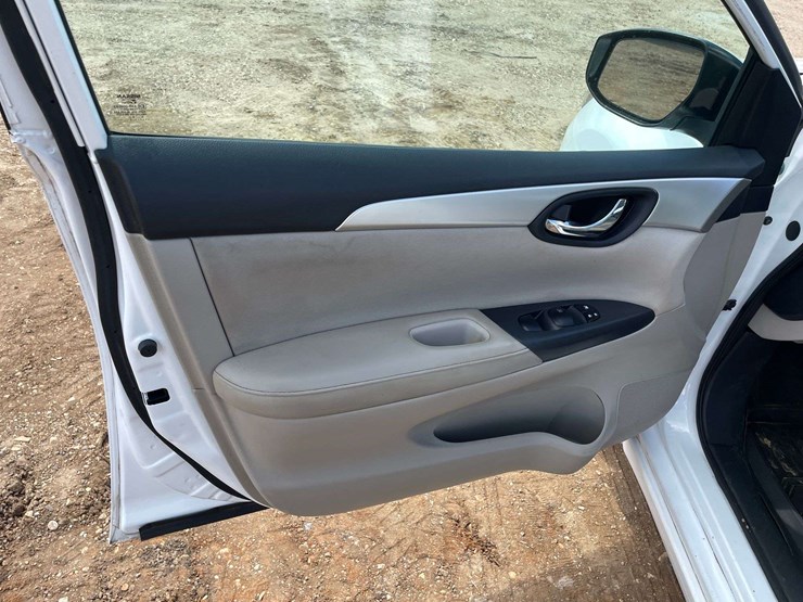 2017-nissan-sentra-4-door-sedan-(130,684-miles)-image-9