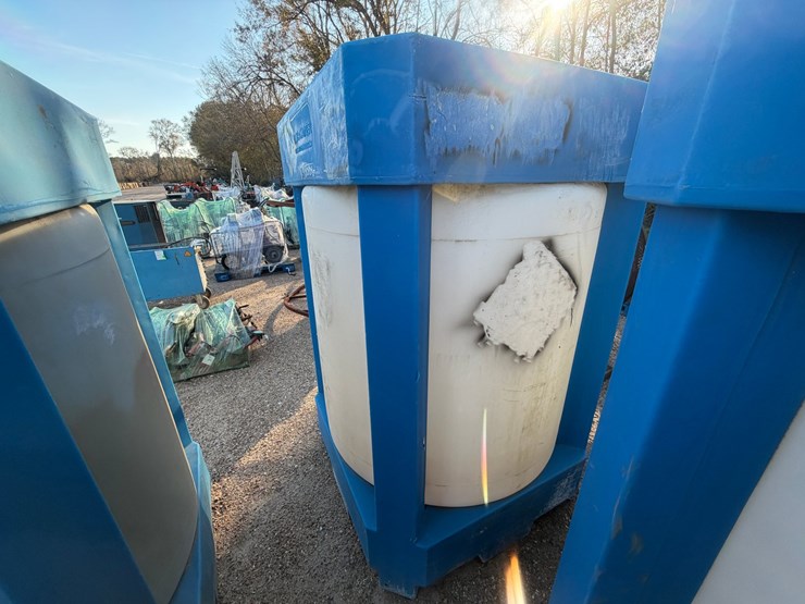 #5110-•-300-gallon-water-tank-image-3
