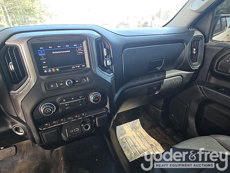 2022-chevrolet-silverado-1500-image-43