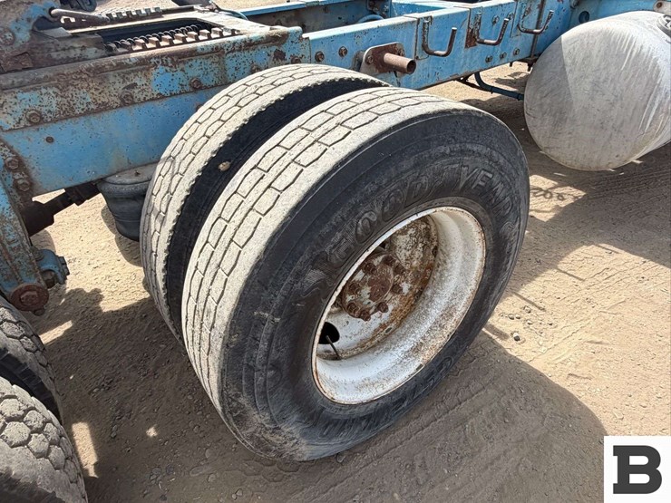 1984-peterbilt-362-image-24