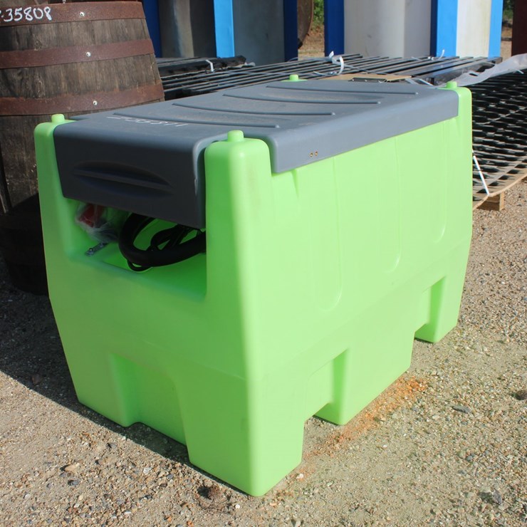 #5116 • PLASTIC FUEL TANK WITH PUMP