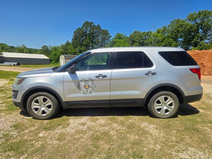 2016-ford-explorer-image-5