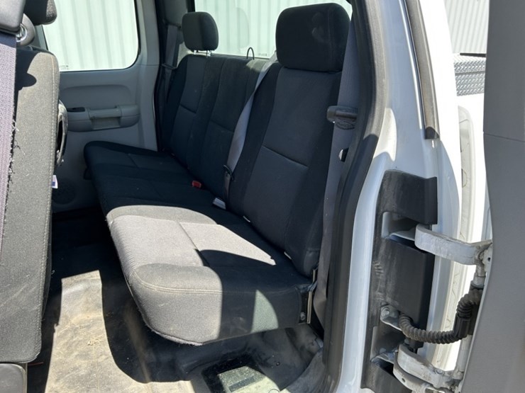 2013-chevrolet-silverado-1500-image-27