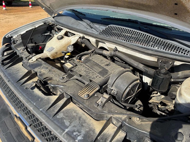 2014-chevrolet-express-3500-image-19