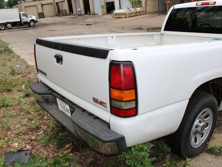 2005-gmc-sierra-1gtec14xx5z319693-mileage:-unknown-image-9