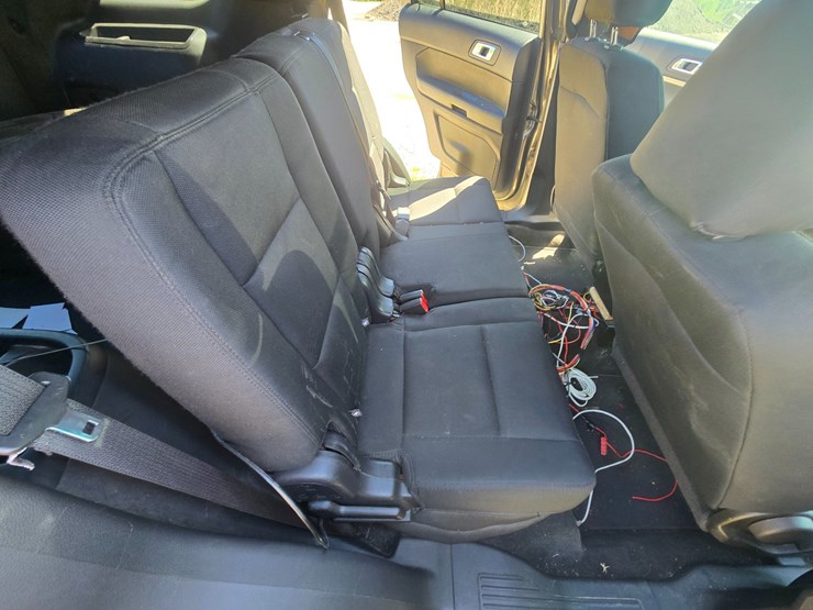 2015-ford-explorer-image-50